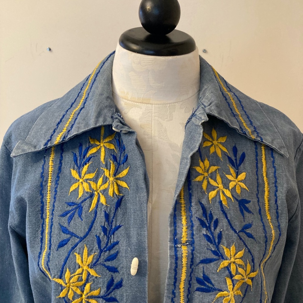 Embroidered denim button up vintage shirt from the 1960"s, size L. - Picture 5 of 9